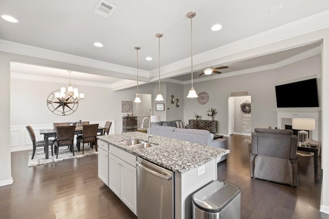 kitchen with stainless steel dishwasher, dark wood-style floors, a sink, and a kitchen island with sink