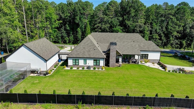 view of front of home featuring a front yard