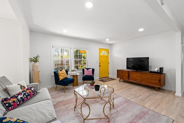 living area featuring recessed lighting, light wood-type flooring, and baseboards