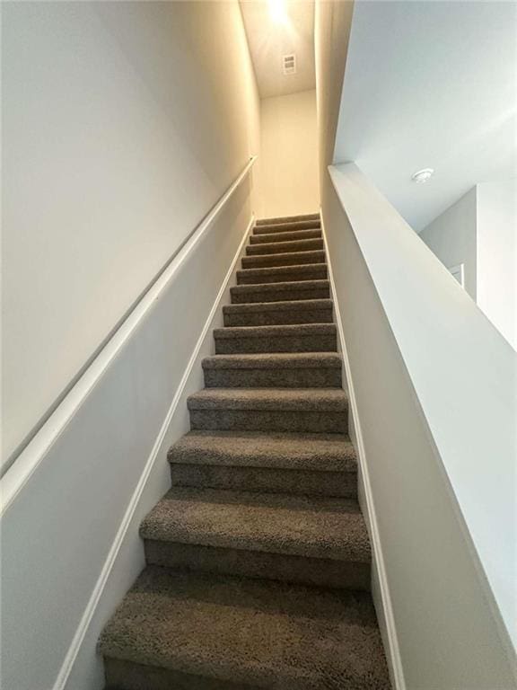 119 Deer Xing, Temple, GA 30179 - stairs with carpet