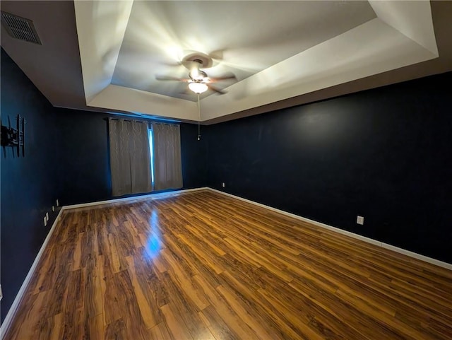 5882 Grandview Ct NW, Acworth, GA 30101 - spare room featuring a tray ceiling, a ceiling fan, and wood finished floors