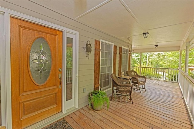 entrance to property featuring a porch