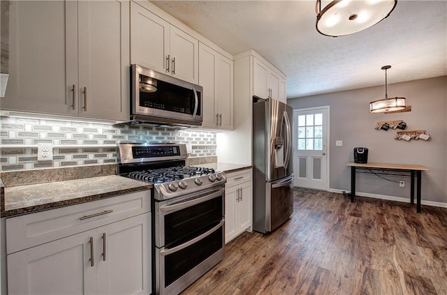 36 Skyview Cir, Cartersville, GA 30120 - kitchen with stainless steel appliances, backsplash, dark wood-style floors, white cabinetry, and a textured ceiling