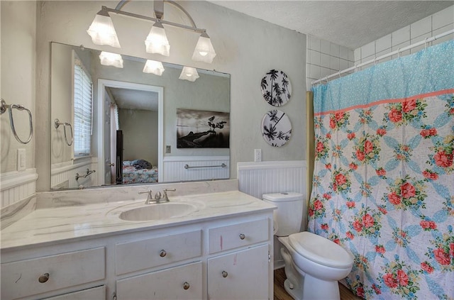 36 Skyview Cir, Cartersville, GA 30120 - ensuite bathroom featuring vanity, toilet, curtained shower, and a textured ceiling