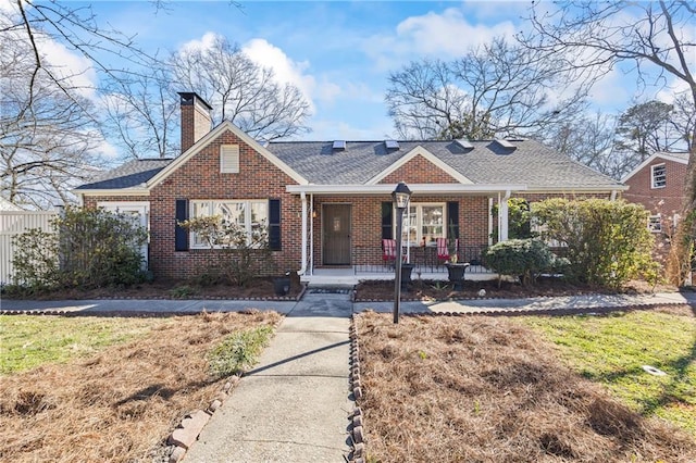 ranch-style home with a porch