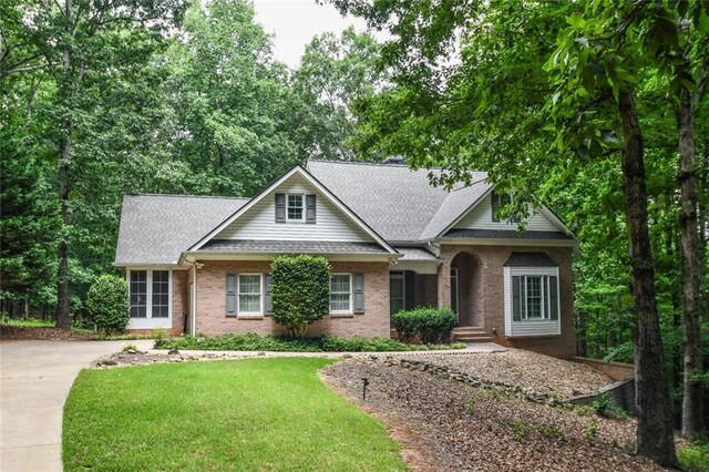 view of front of property with a front yard