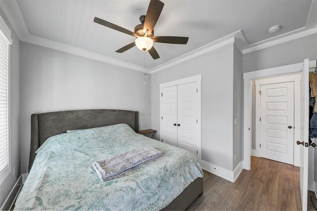 bathroom with crown molding, vanity, toilet, and walk in shower