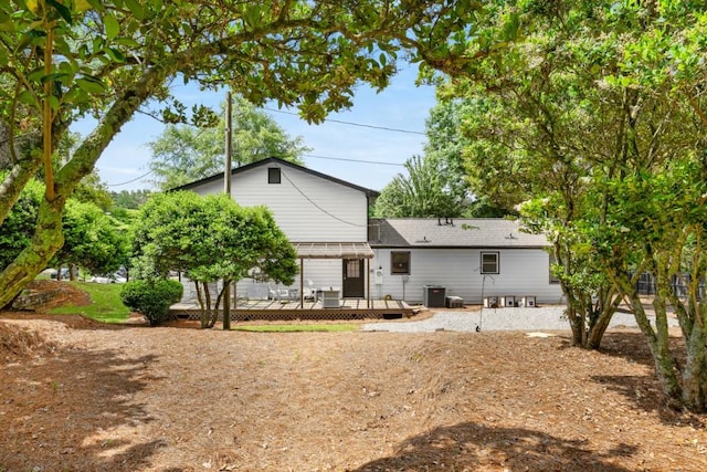 3142 Chamblee Gap Rd, Cumming, GA 30040 - rear view of house with a deck and central AC unit