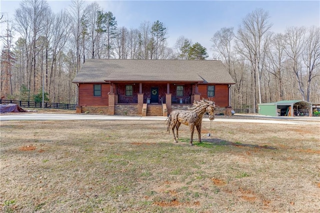 view of front of property featuring covered porch and a front lawn