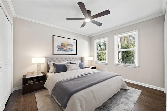 bedroom with a closet, ornamental molding, dark hardwood / wood-style floors, and ceiling fan