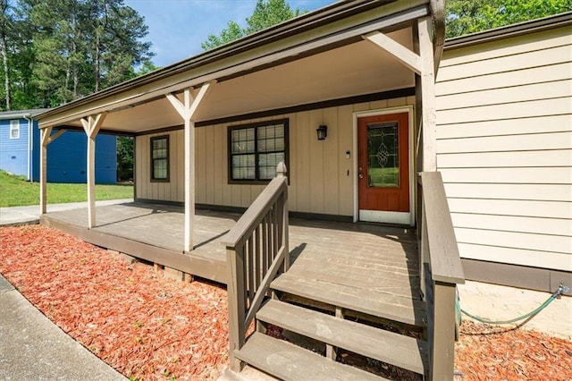 doorway to property featuring a porch