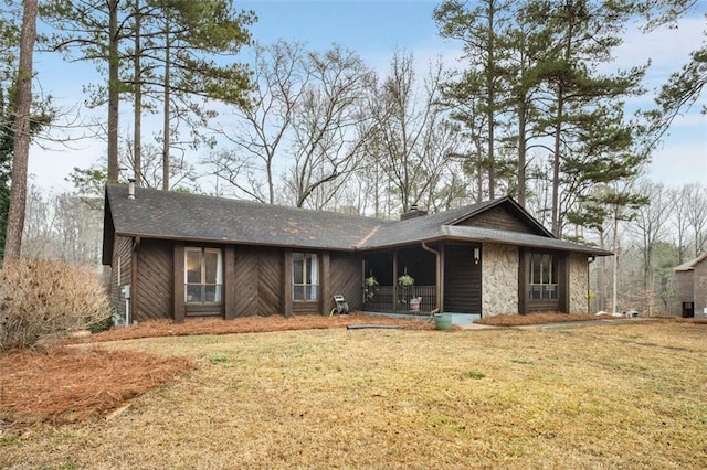 ranch-style home featuring a front yard