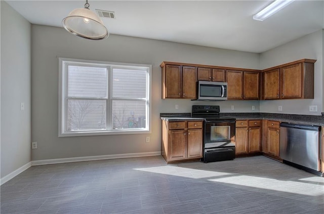 kitchen featuring appliances with stainless steel finishes and pendant lighting