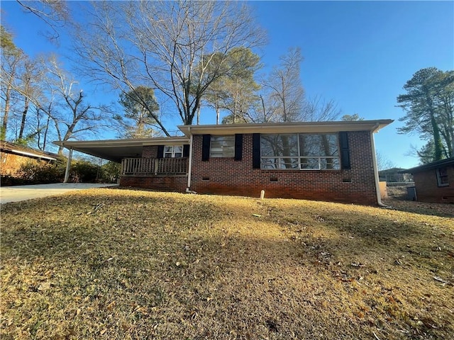 view of front of property with a front lawn and a carport