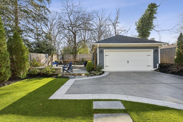 view of yard featuring an outbuilding and fence