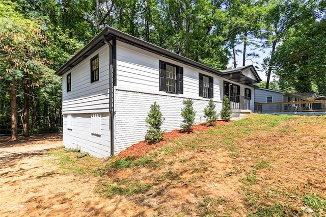 view of front of home featuring a wooden deck