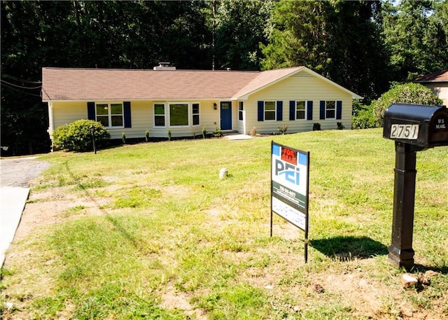 ranch-style home with a front yard