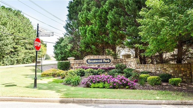 community / neighborhood sign with a lawn