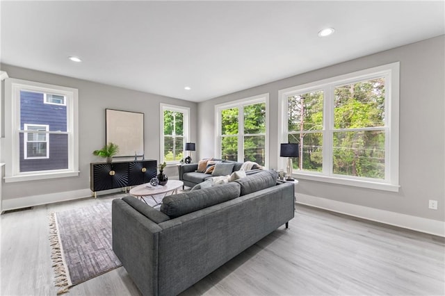 101 Fairfield Ct, Atlanta, GA 30314 - living area featuring baseboards, light wood-type flooring, and recessed lighting