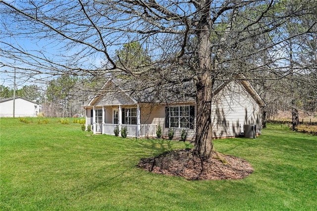 view of front of house featuring covered porch and a front lawn