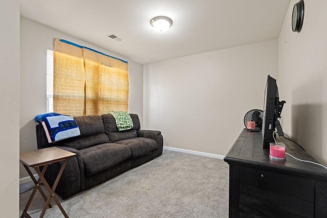 living area featuring visible vents, baseboards, and carpet