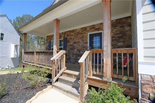 doorway to property with covered porch