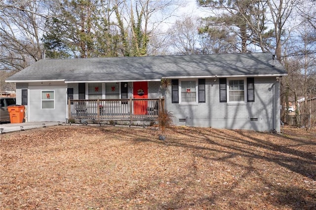 ranch-style home with a porch