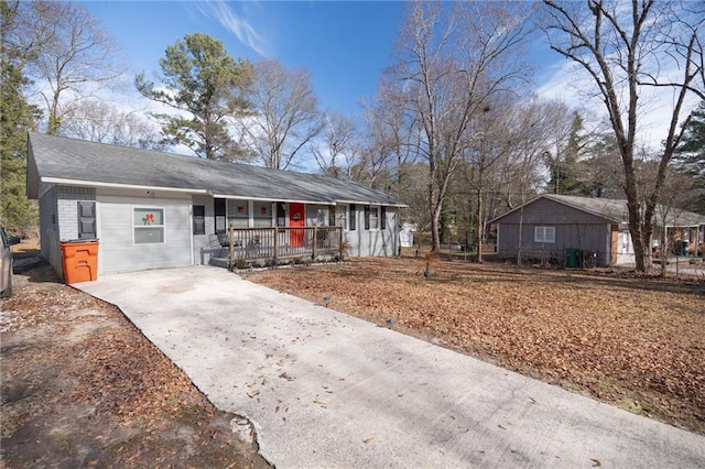 single story home with covered porch