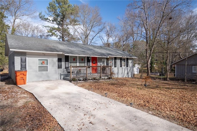 ranch-style house featuring a porch