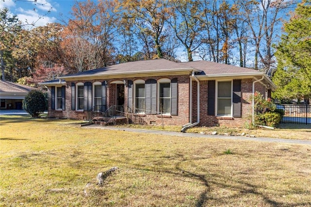 single story home featuring a front lawn