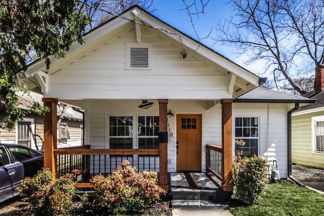 view of front of property featuring covered porch