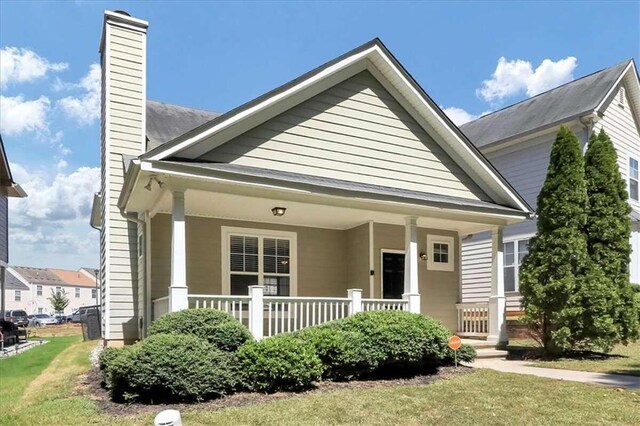 view of front of house featuring a front lawn and a porch