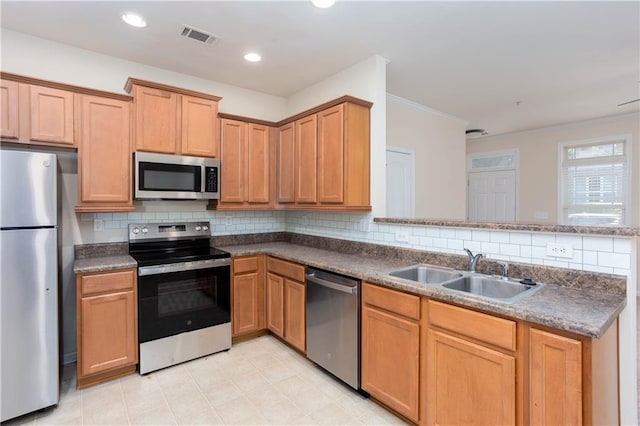 529 Ridge View Xing, Woodstock, GA 30188 - kitchen with appliances with stainless steel finishes, a sink, backsplash, a peninsula, and crown molding