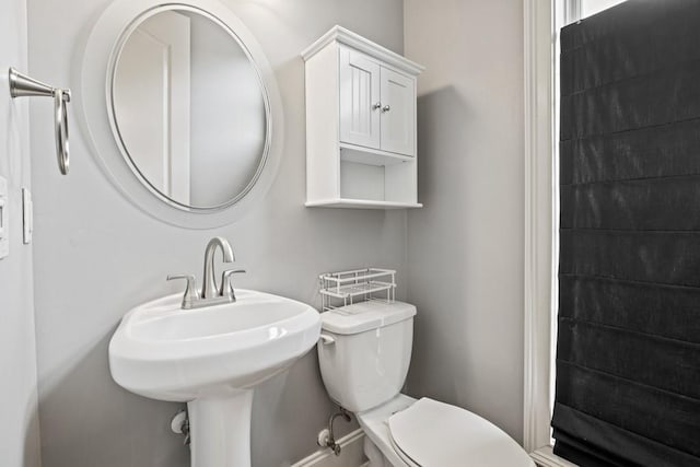 bathroom featuring sink and toilet