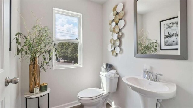 204 College Cir Unit 1003, Hapeville, GA 30354 - bathroom with toilet and sink
