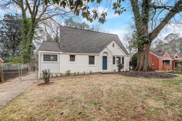 view of front of house with a front lawn