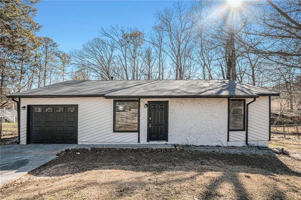 single story home featuring a garage