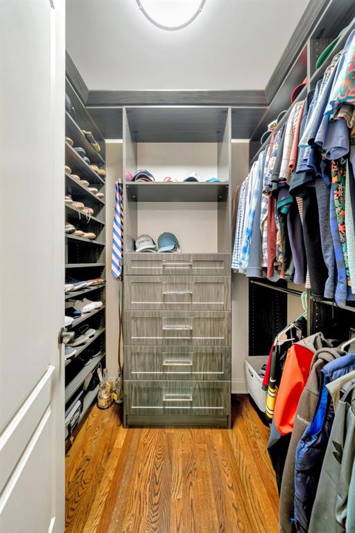 3925 Sheldon Dr NE, Atlanta, GA 30342 - walk in closet featuring wood finished floors