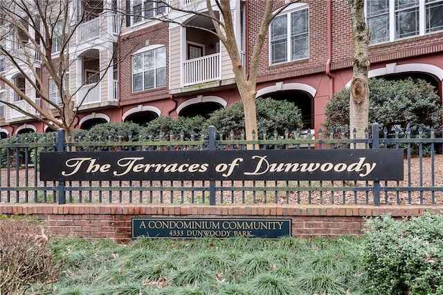 view of community / neighborhood sign