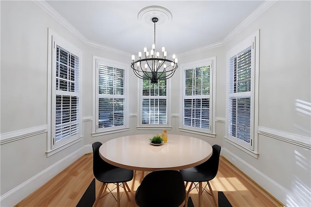 dining room featuring crown molding, hardwood / wood-style floors, and an inviting chandelier