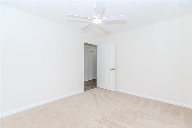 unfurnished room with light carpet and ceiling fan