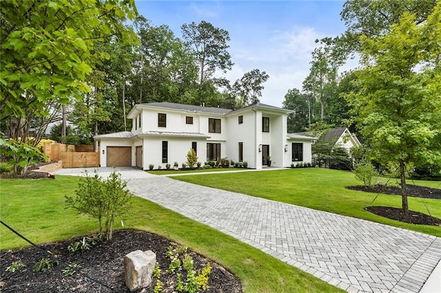 view of front facade featuring a front yard and a garage