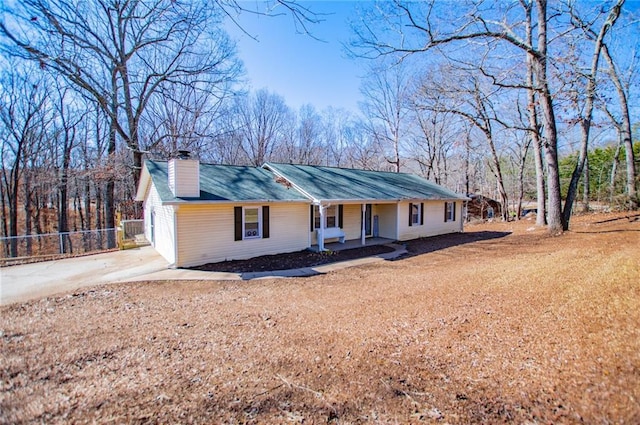 single story home with a porch