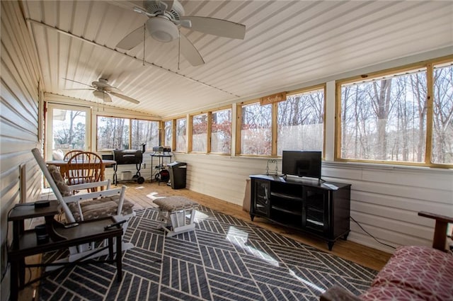 sunroom / solarium featuring ceiling fan