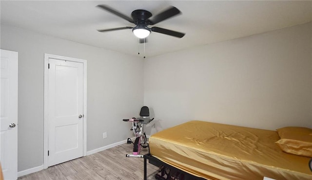 bedroom featuring light wood-type flooring, baseboards, and a ceiling fan