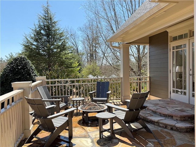 view of patio featuring an outdoor fire pit