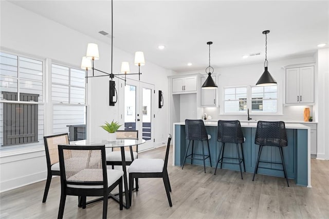dining space featuring visible vents, baseboards, recessed lighting, and light wood-style floors