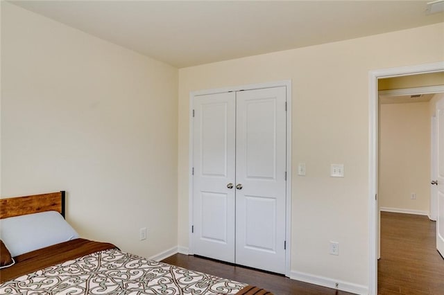 unfurnished bedroom featuring dark hardwood / wood-style flooring and a closet