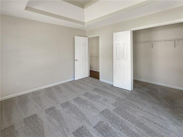 corridor with dark wood-type flooring and a chandelier