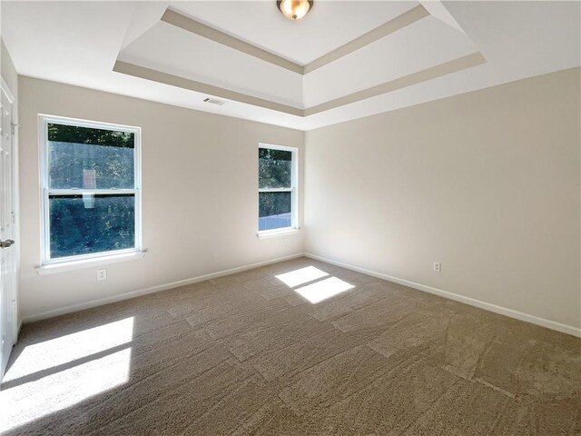 carpeted spare room with an inviting chandelier and ornamental molding